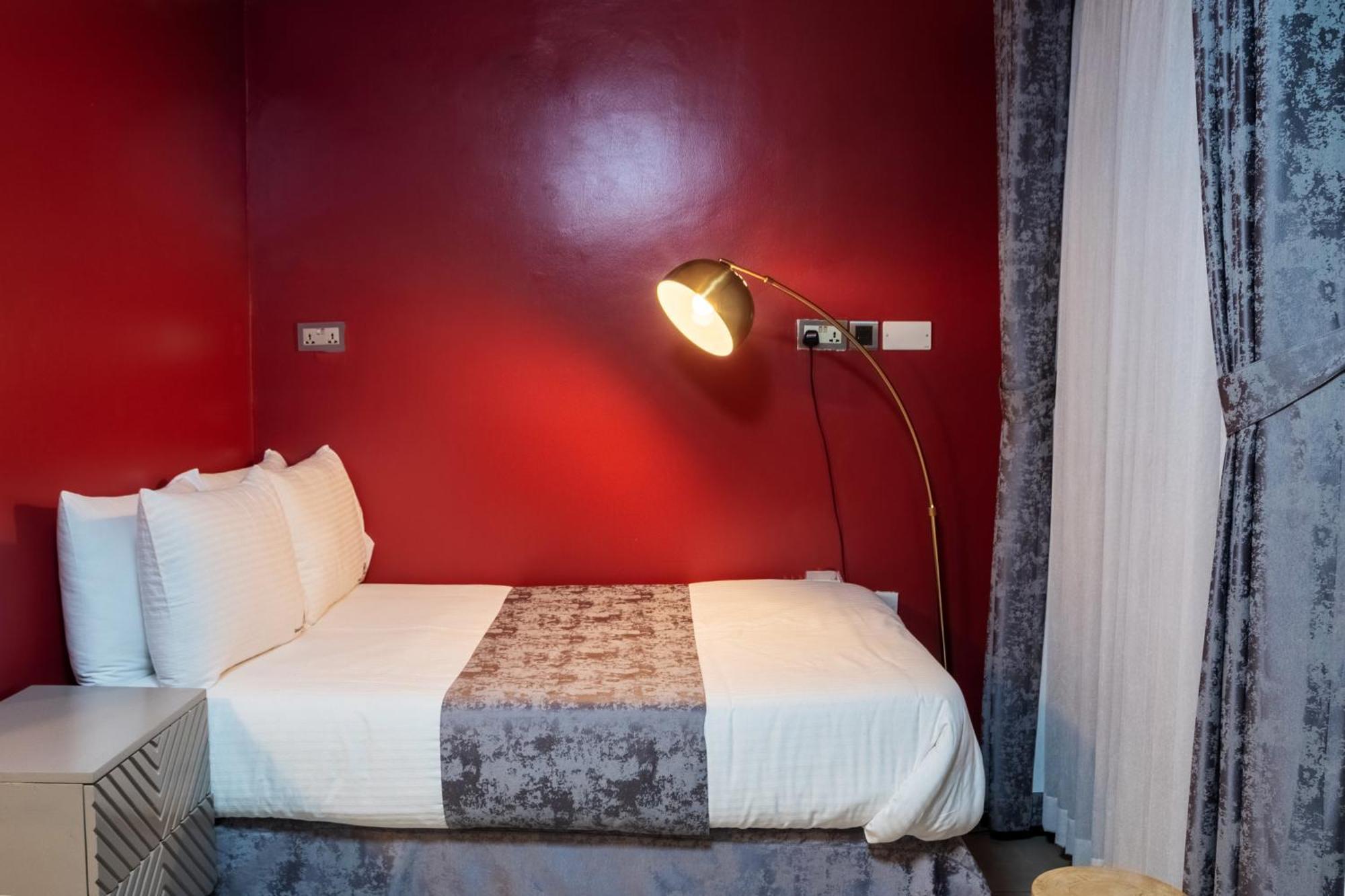 Pangolin Nest Boutique Hotel Kampala Extérieur photo